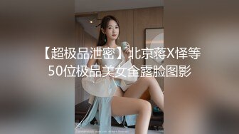 找了两个漂亮妹子玩双飞，左拥右抱边干边揉好不快活