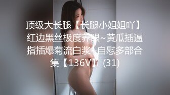  才18岁 美到爆炸的超级青春婴儿肥学生妹 还是处女，在简陋的闺房里搞不可描述的事，单手指手动扣逼 白浆溢出