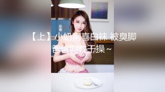 KTV包房嗨翻天 和极品蜜桃臀高校妹纸玩游戏沙发上跪舔