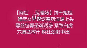 皮肤白皙女仆装妹子，玻璃棒道具自慰，用道具进出刺激阴道，一会就白浆流出了