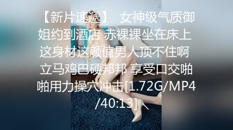 迷人小妖精，闺房吃着肉棒发骚：啊啊好想要，下面好痒啊。阴穴湿哒哒，一片淫水汁泛滥洞口！