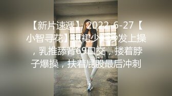 全景偷拍选结婚戒指的未婚小美女 粉粉的BB还是处的