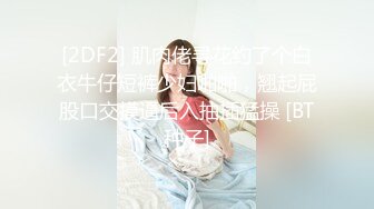 顶级露脸绿帽反差婊，推特高颜筷子腿纤细人妻御姐【彤彤】私拍，大马路车来车往露出3P调教，被路人看见也