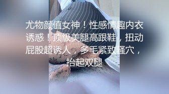 咸湿房东浴室偷拍两个合租房的打工妹洗澡冲洗逼逼的样子好认真