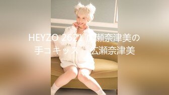 大奶美女 穿着开裆牛仔裤撅着大屁屁被大肉棒无套后入 内射满满一鲍鱼 流了一床单精液