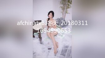   黑丝吊带极品美少妇，韵味十足剧情演绎诱惑老公的朋友，拔了裤头就交