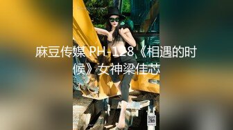   开档黑丝露脸风骚的大屁股少妇深夜跑到公测勾搭大哥激情啪啪，直接在厕所内交大鸡巴躺在地上让大哥爆草