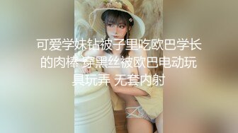 小美性爱日记，年轻漂亮的小妞全程露脸跟两大哥激情3P，让两大哥疯狂朝脸上撸，深喉草嘴爆草小穴精彩刺激