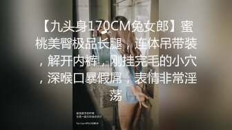  36D极品美乳小骚货，一对豪乳又大又白，粉色吊带网袜，粗大假屌插穴，搞的骚穴湿哒哒