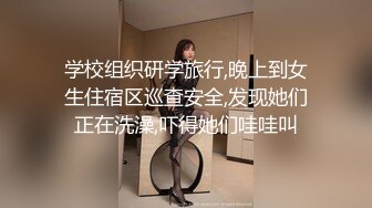   年轻学姐客厅深喉大屌，蹲下卖力，展现完美技