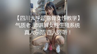 几个大妈少妇在市场停车场旁边围殴个貌似小三的妹子把衣服扒拉，周围好吃瓜群众围观