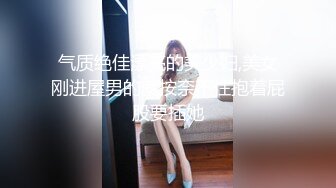  美女在沙发上撅着屁屁 被大吊无套爆菊花 爽叫不停 射了一丢丢