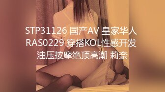  黑客破解家庭网络摄像头偷拍 两个巨乳少妇日常生活在客厅和老公啪啪