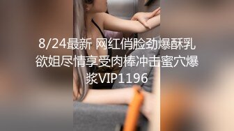 极品反差露脸学生妹》外语大学知名公交车痴女，为了求干什么都敢玩，户外露出、吃精、3P样样精通，长相一般但真的骚