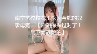 花臂纹身社会哥酒店约操大波浪骚女，吸吮奶子摸穴调情