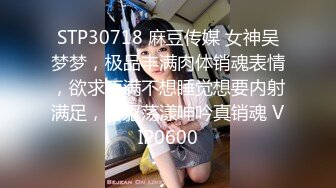 【新速片遞】  商场女厕全景偷拍唇红齿白牛仔短裤小美女不高兴板着脸