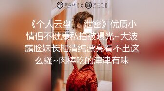  170CM妖艳新人御姐，难得一见大白美臀，这屁股简直完美，炮友抱着屁股就是操，超嫩小逼菊花也粉的，最后暴