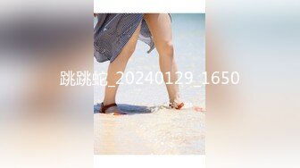 小伙网约高端外围美女，顶级颜值极品美腿，跪地舔弄奶头