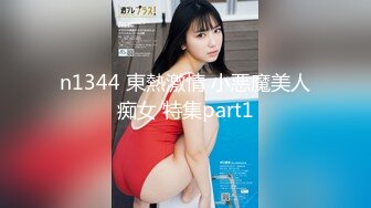 只穿着一件裹胸黑衣的性感大长腿美女 下体逼毛黑黝黝