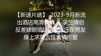 学校组织研学旅行假装好心帮女同学搬行李到房间❤️暗中藏个摄像头偷拍她们洗澡