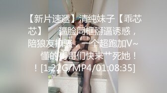 某地年輕漂亮的三線小嫩模出名前和男友居家啪啪自拍流出,妹子肏逼還害羞不好意思看男友