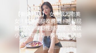 商场女厕刁钻角度偷拍牛仔裤美女的小黑鲍