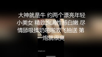 【重磅强推??性奴人妻】奴性十足的骚浪贱『丝欣Mm』舔脚滴蜡口交啪啪 新婚大红床上被主人后入 撞击肥臀一颤一颤