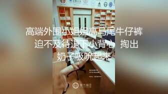 看着单男3p插入老婆