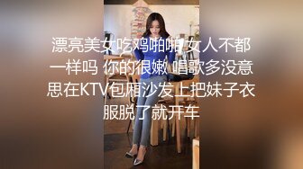 气质御姐真实女同一人单秀，柔软身体瑜伽垫上一字马，多套情趣装换装，从下往上视角扣穴，手法娴熟没几下就流出白浆