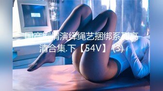 邪恶的房东门缝偷窥美女租客洗澡