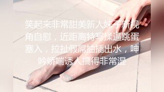 穿裙子小黄衣的清纯美女，看着实在有兴趣，就跟其后进去看她尿尿 小毛毛挺性感，森林的洞口也不错！ (2)