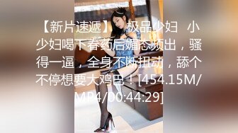 【新片速遞 】 商场女厕全景厕拍连衣裙披肩发美少妇⭐肥逼粉唇很干净