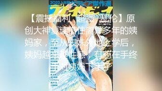 高颜值女神，翘臀美乳鸳鸯浴