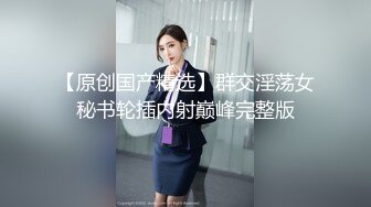 风骚性感美少妇嫁个有钱老头性欲方面满足不了趁他出差把年轻壮小伙带到家中偸欢客厅抱起来肏