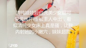 偷拍牛仔裤美女来姨妈了