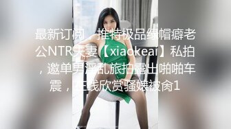 金发美女跪着接精