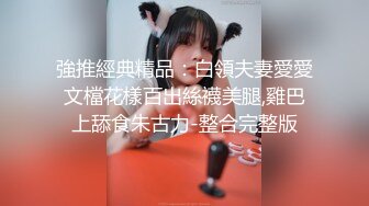   猥琐小哥迷翻漂亮的小女友找来朋友一起来玩3P