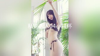 微博美少女杏仁红色运动服青春诱惑留念,翘挺美乳,极品无毛美鲍嫩逼