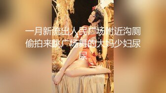  丰满熟女半老徐娘的黑丝大肥屁股，豪乳爱不释手，上来就深喉吃鸡卧室中超多姿势