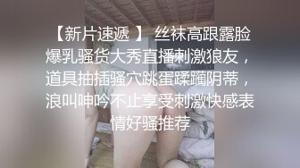 黑衣小美女趴在胯下用猛力的舔吸技术吞吐起伏销魂欲望挡不住投降高潮射了