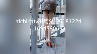 海角色女老鼠舔猫咪勾引哥哥乱伦??趁爸妈还没下班，在沙发上无套强奸哥哥肏死这条小公狗！