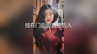 小手电强拍高跟少妇的黑鲍鱼