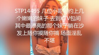 职业装女友的自拍安抚