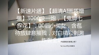  女仆装露脸小母狗，床上的极品尤物高颜值让小哥玩弄，交大鸡巴压在身下揉奶草穴