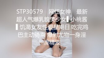 商场女厕近距离偷拍 珠宝专柜制服美女的小黑鲍