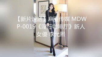 科技园女厕 来例假也要自慰眼镜骚妹,两片肥厚嫩唇周边毛快揪光了